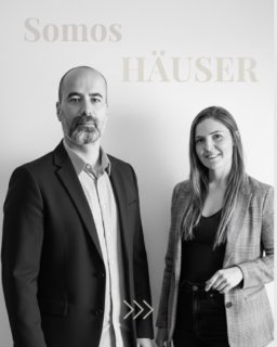 Conectamos personas, lugares y oportunidades.
🏡En 𝐇𝐚̈𝐮𝐬𝐞𝐫 & 𝐂𝐨 𝐏𝐫𝐨𝐩𝐢𝐞𝐝𝐚𝐝𝐞𝐬 creemos que cada espacio tiene una historia y un propósito, y nuestra labor es encontrar a quien lo valore tanto como tú.
Con más de 𝟏𝟎 𝐚𝐧̃𝐨𝐬 𝐝𝐞 𝐞𝐱𝐩𝐞𝐫𝐢𝐞𝐧𝐜𝐢𝐚, somos un corretaje boutique especializado en venta y arriendo de propiedades en Villarrica, Pucón y alrededores.
✨𝐍𝐮𝐞𝐬𝐭𝐫𝐨 𝐬𝐞𝐥𝐥𝐨: atención personalizada, comunicación clara, uso de protocolos y gestión moderna, que optimizan la visibilidad y el valor de cada propiedad.
💼 Detrás de cada operación exitosa hay un equipo comprometido, profesional y humano.
Conoce 𝐪𝐮𝐢𝐞́𝐧𝐞𝐬 𝐬𝐨𝐦𝐨𝐬 y el propósito que nos mueve cada día.
🌐 www.hauserco.cl